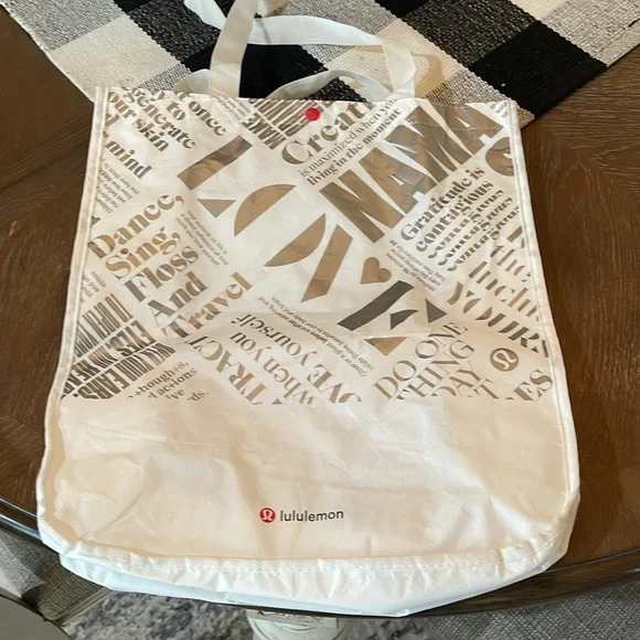 Lululemon bags 3 large 2 small sold as a set - Picture 2 of 6